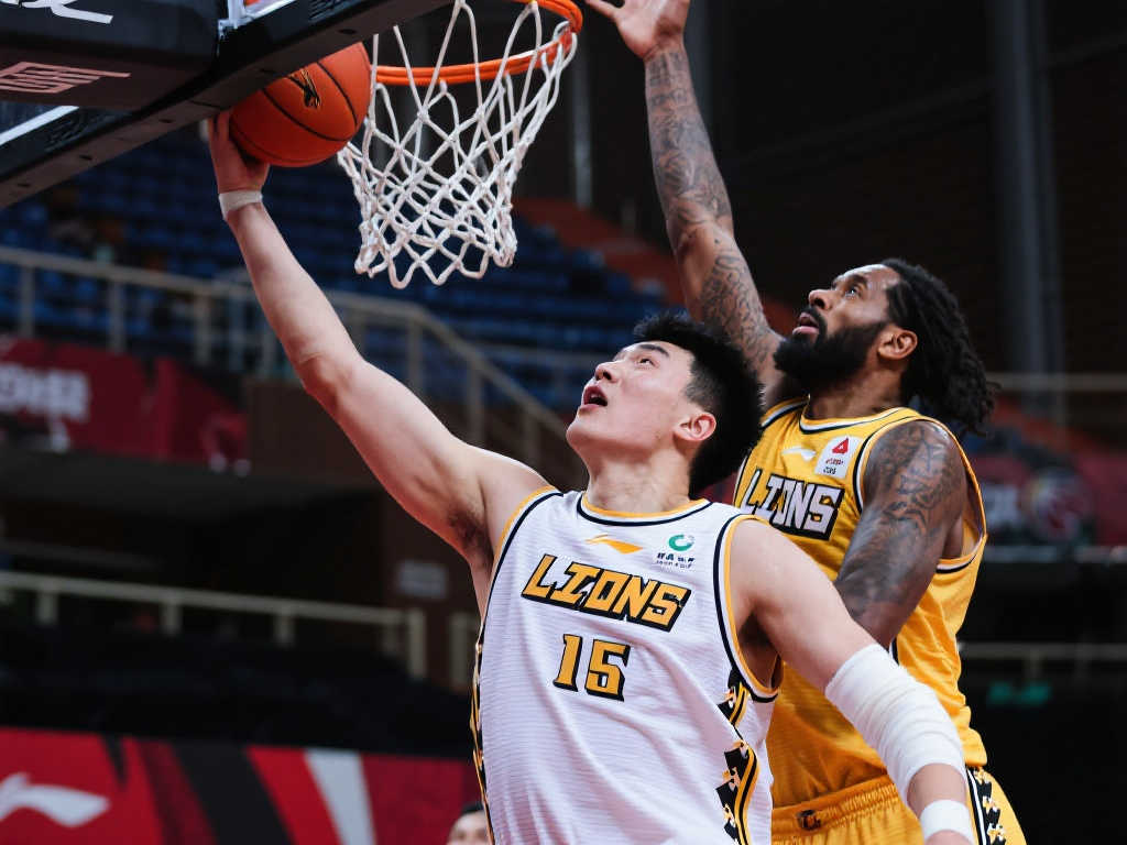 孙铭徽强势回归力阻黑八！胡金秋伤中爆发贡献两双